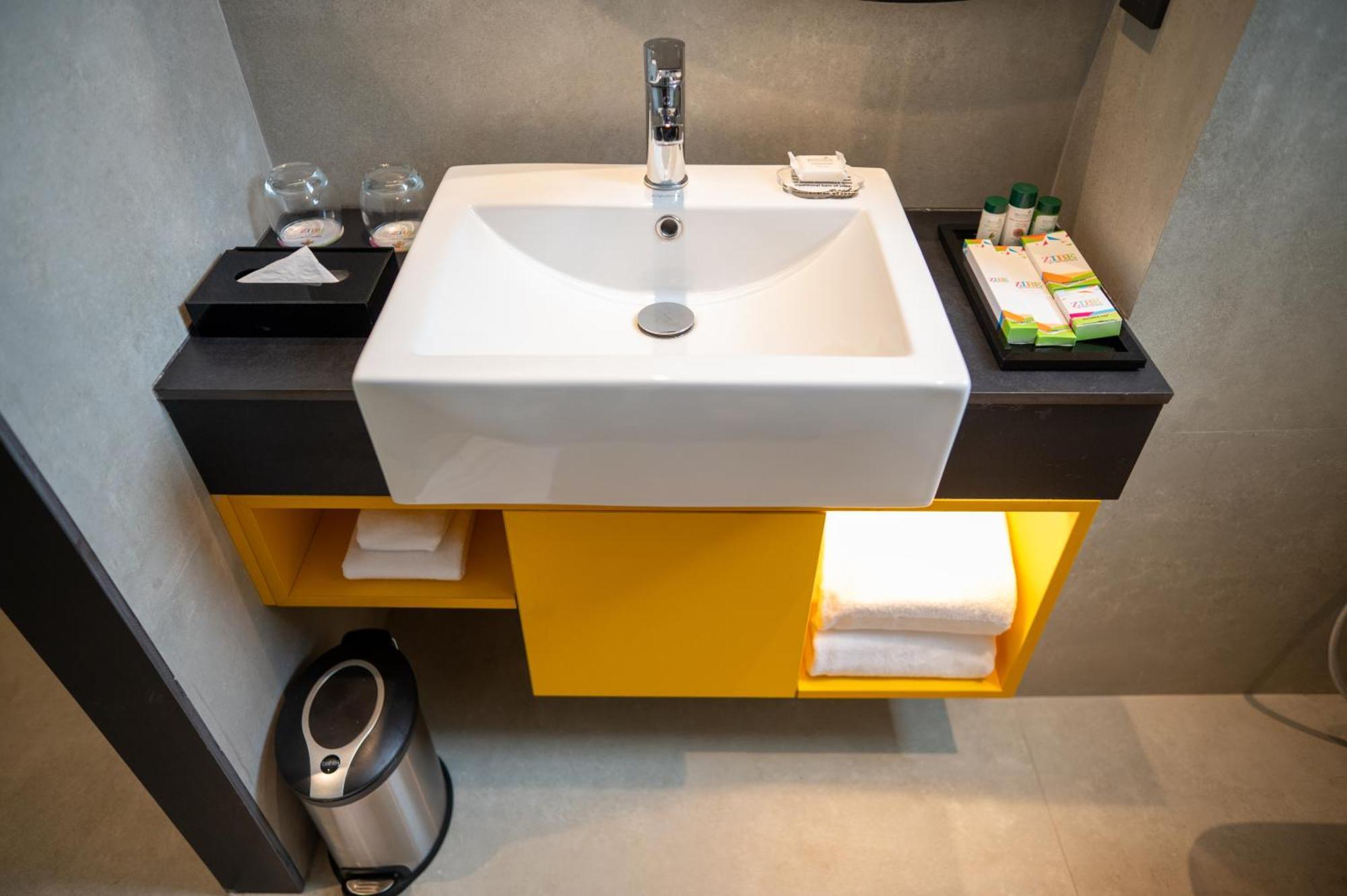 Zibe Luxe Kakinada By Grt Hotels Екстериор снимка